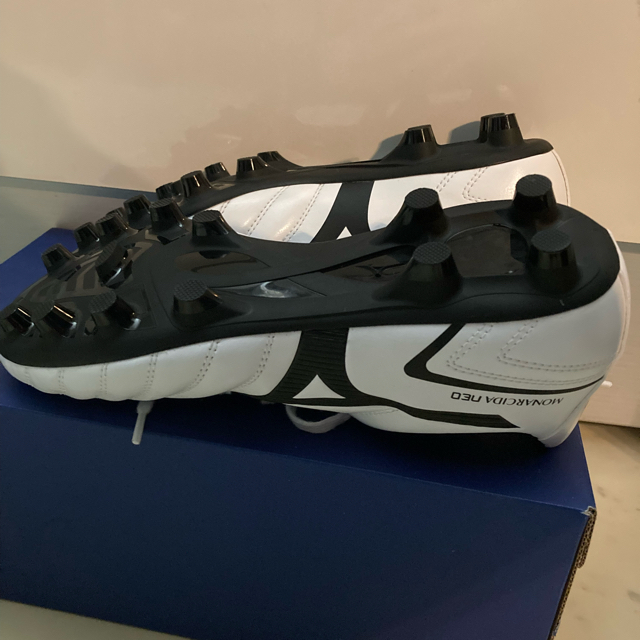 MIZUNO(ミズノ)の新品　ミズノ　サッカースパイク　モナルシーダNEO 24cm スポーツ/アウトドアのサッカー/フットサル(シューズ)の商品写真