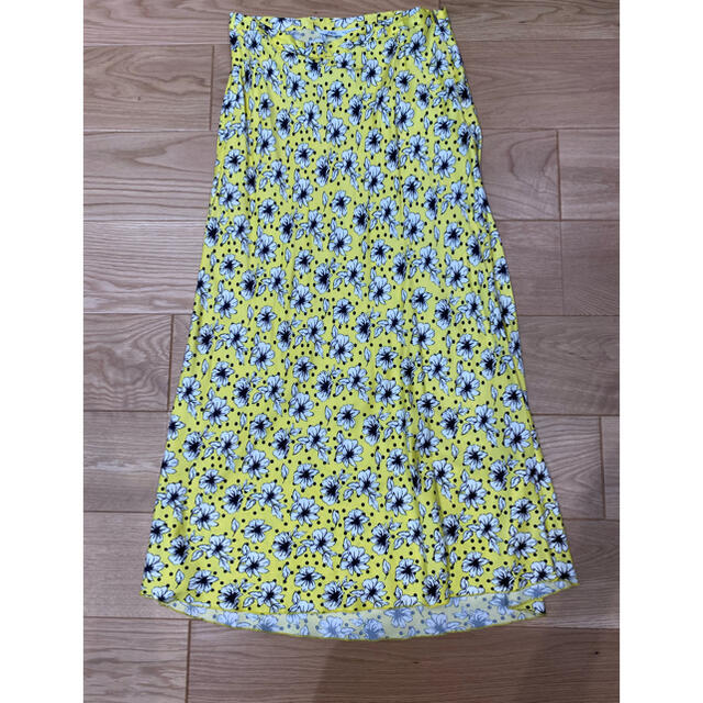 ZARA(ザラ)のZARA 花柄ロングスカート　黄色　ビタミンカラー レディースのスカート(ロングスカート)の商品写真
