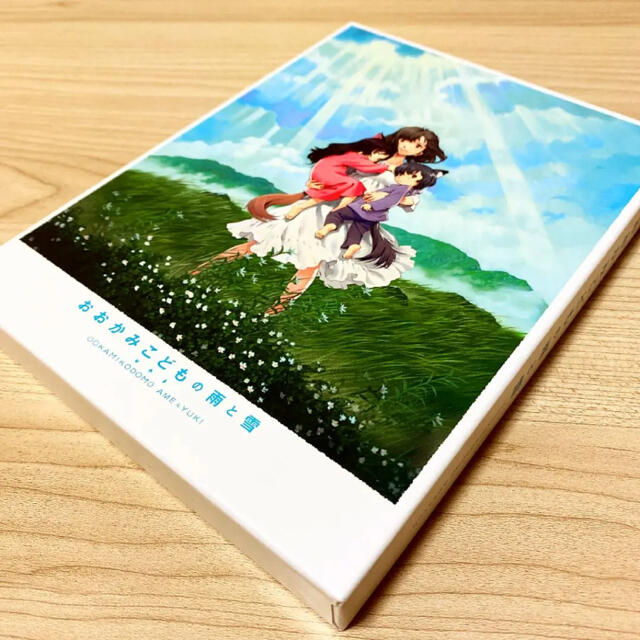 おおかみこどもの雨と雪 Blu-ray〈初回限定盤・2枚組〉 エンタメ/ホビーのDVD/ブルーレイ(アニメ)の商品写真