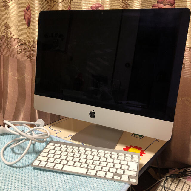 Mac (Apple)(マック)の美品 Apple iMac 2013 Core i5/1T/8G/21.5インチ スマホ/家電/カメラのPC/タブレット(デスクトップ型PC)の商品写真