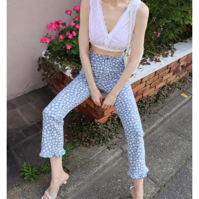 Lochie(ロキエ)のepine frill flower pants ※ 最終値下げ レディースのパンツ(クロップドパンツ)の商品写真