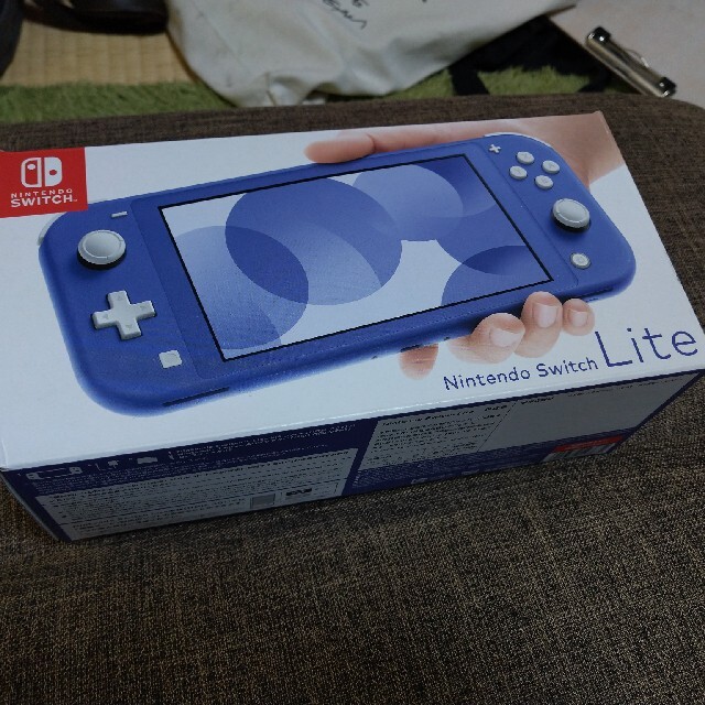 Nintendo Switch Lite 新色　ブルー