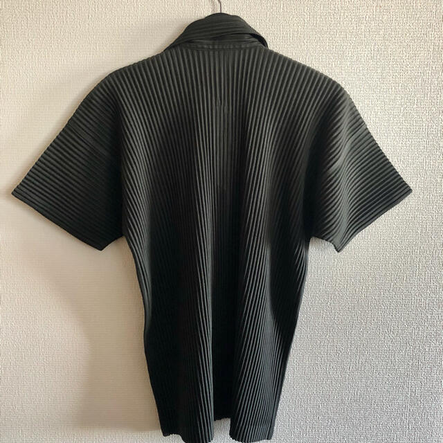 ISSEY MIYAKE(イッセイミヤケ)のHOMME PLISSE イッセイミヤケ  ポロシャツ カーキ メンズのトップス(ポロシャツ)の商品写真