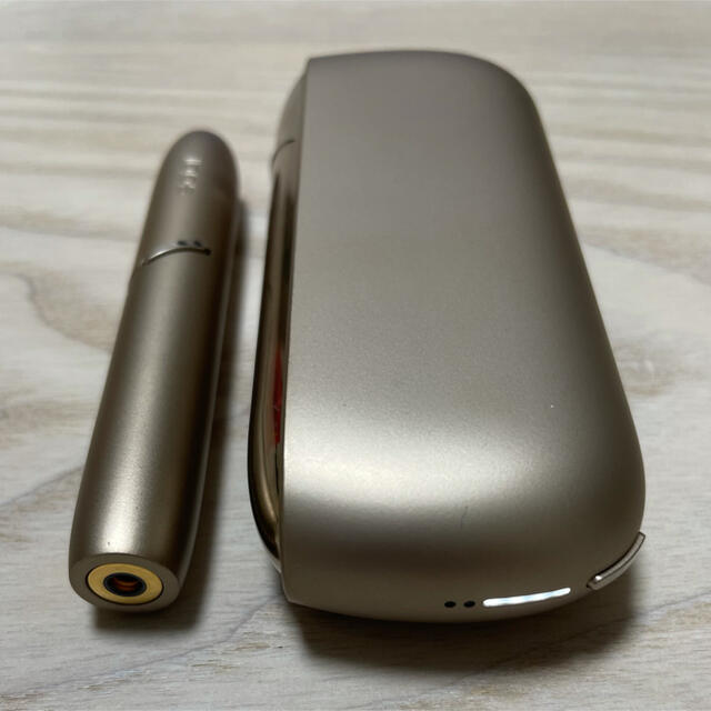 IQOS(アイコス)のIQOS 3 DUO アイコス 3 デュオ iQOS IQOS3デュオ　ゴールド メンズのファッション小物(タバコグッズ)の商品写真