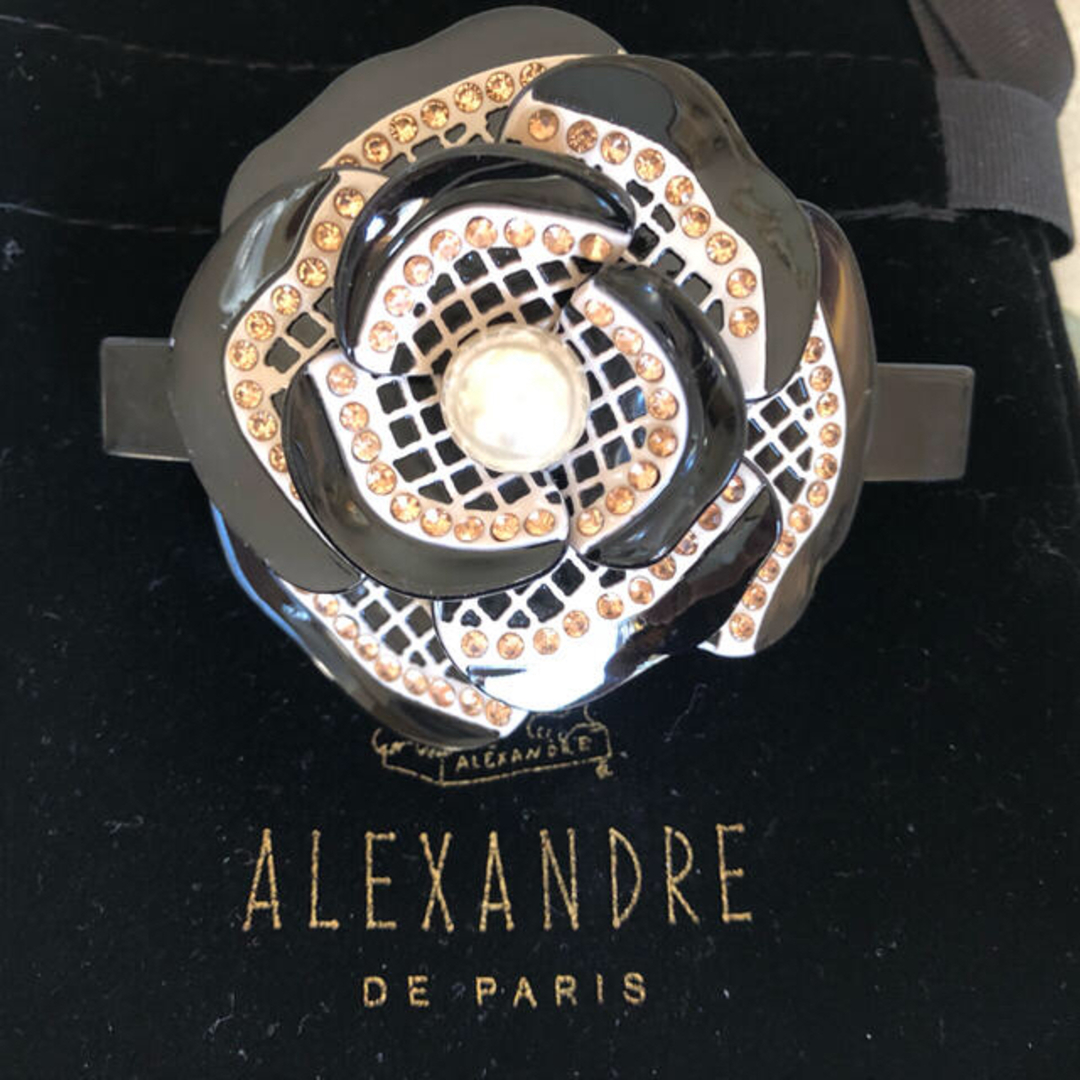 Alexandre de Paris(アレクサンドルドゥパリ)のカメリアパールバレッタ レディースのヘアアクセサリー(バレッタ/ヘアクリップ)の商品写真