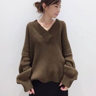 アパルトモンドゥーズィエムクラス(L'Appartement DEUXIEME CLASSE)の【TWINS FLORENCE】VNECK KNIT(DORIA YARN)(ニット/セーター)