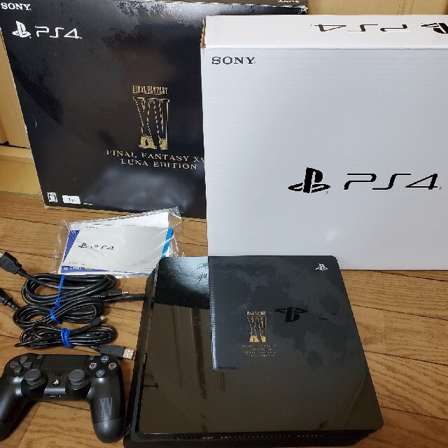 PS4  本体  FINAL FANTASY XV LUNA EDITION