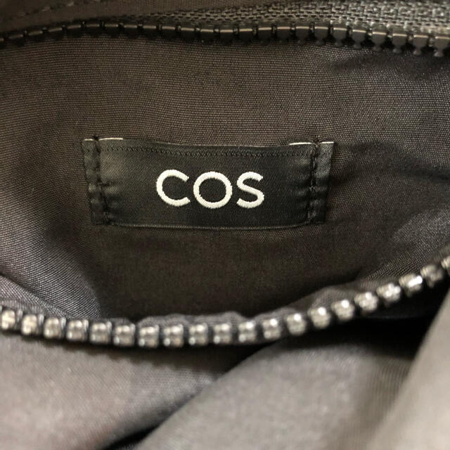 COS(コス)の最新作！COSリサイクルポリエステルキルティングバッグ(ブラック) レディースのバッグ(ハンドバッグ)の商品写真