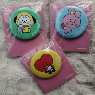 ボウダンショウネンダン(防弾少年団(BTS))のBTS bt21ファミリーマート限定　缶バッチ　マンネライン(キャラクターグッズ)