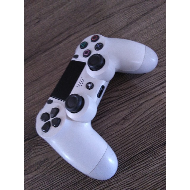 PlayStation4(プレイステーション4)のプレイステーション 純正コントローラー ホワイト エンタメ/ホビーのゲームソフト/ゲーム機本体(その他)の商品写真