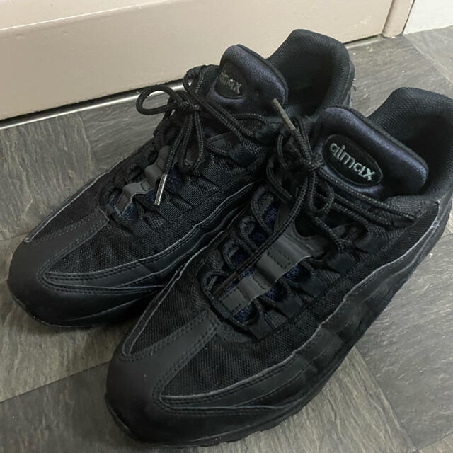 NIKE - ナイキ エアマックス95 エッセンシャル トリプルブラックの通販