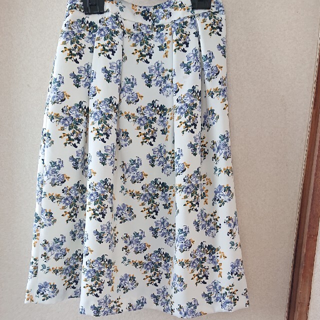 HONEYS(ハニーズ)のＧＬAＣIＥR 花柄スカート レディースのスカート(ひざ丈スカート)の商品写真