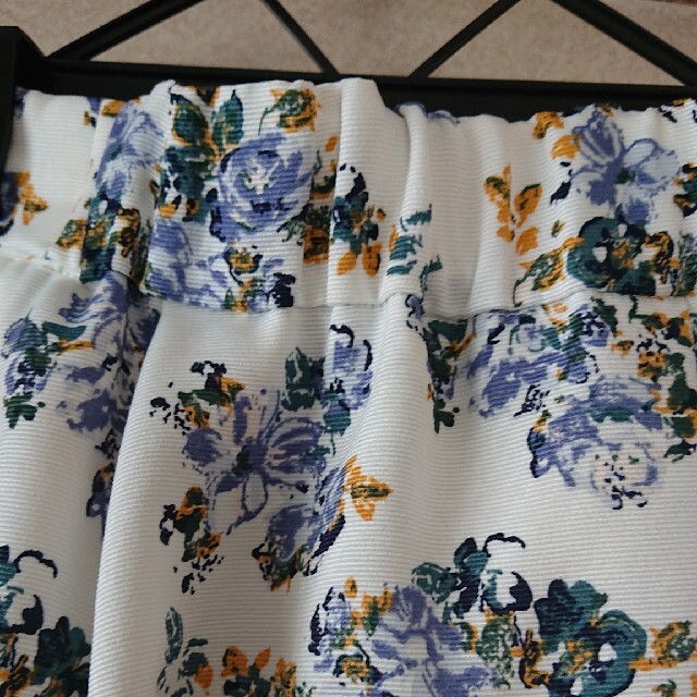 HONEYS(ハニーズ)のＧＬAＣIＥR 花柄スカート レディースのスカート(ひざ丈スカート)の商品写真