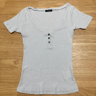 コムサイズム(COMME CA ISM)の美品　コムサイズム　コンパクトなリブTシャツ　M(Tシャツ(半袖/袖なし))