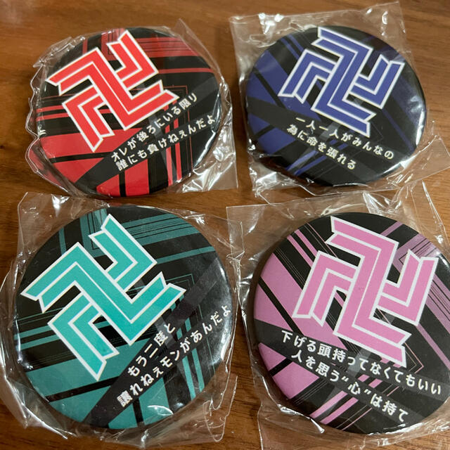 東京リベンジャーズ　名言缶バッジ　４枚セット エンタメ/ホビーのアニメグッズ(バッジ/ピンバッジ)の商品写真