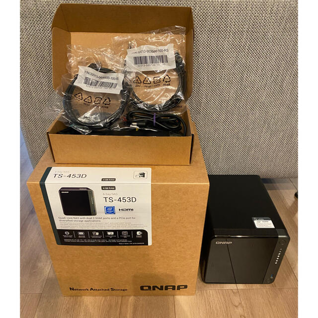 QNAP NAS TS-453D-4G 4 bay 2TB HDD 付き