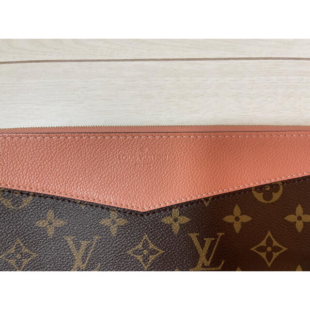 LOUIS VUITTON(ルイヴィトン)のルイヴィトン　Louis Vuitton デイリーポーチ レディースのバッグ(クラッチバッグ)の商品写真