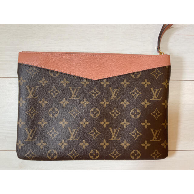 LOUIS VUITTON(ルイヴィトン)のルイヴィトン　Louis Vuitton デイリーポーチ レディースのバッグ(クラッチバッグ)の商品写真