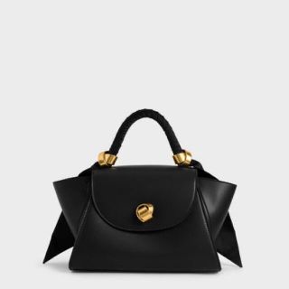 チャールズアンドキース(Charles and Keith)のサテンプリーツドスカーフ トラペーズバッグ(ハンドバッグ)