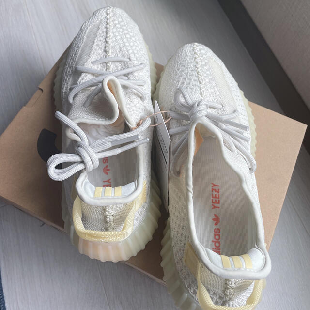 adidas(アディダス)のYEEZY BOOST 350 V2 LIGHT イージー　アディダス　26.5 メンズの靴/シューズ(スニーカー)の商品写真