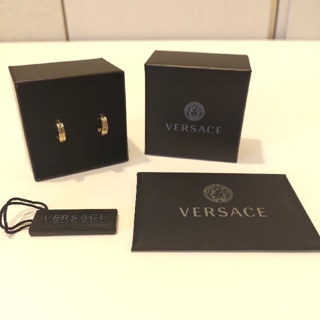 VERSACE(ヴェルサーチ)のVERSACE 新品 グレカ グリーク フープピアス ユニセックス  メンズのアクセサリー(ピアス(両耳用))の商品写真