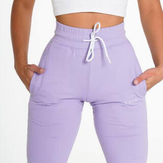 アンダーアーマー(UNDER ARMOUR)のNVGTN ジョガーパンツ Lilac Joggers 美尻　レギンス(トレーニング用品)