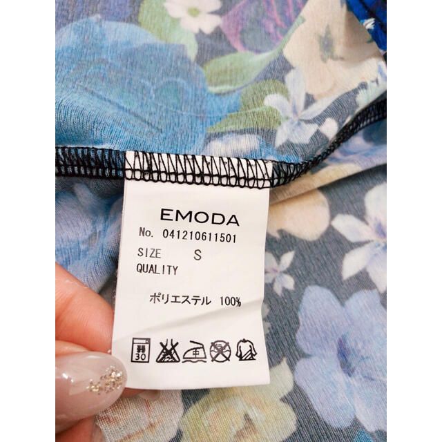 EMODA(エモダ)の【ほぼ未使用品★】EMODA ブルー花柄シースルーノースリーブトップス レディースのトップス(シャツ/ブラウス(半袖/袖なし))の商品写真