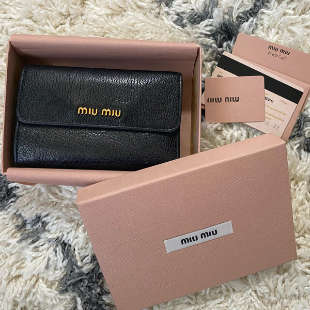 miumiu 財布　箱・ギャランティーカード付き