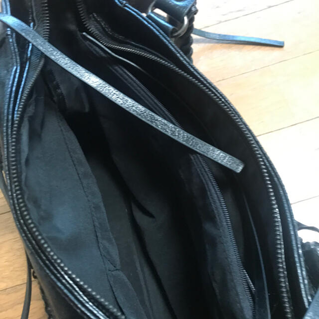 黒スパンコール　合皮バック レディースのバッグ(ハンドバッグ)の商品写真