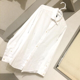 エイチアンドエム(H&M)の【H&M】メンズシャツ　白　小さめサイズ(シャツ)