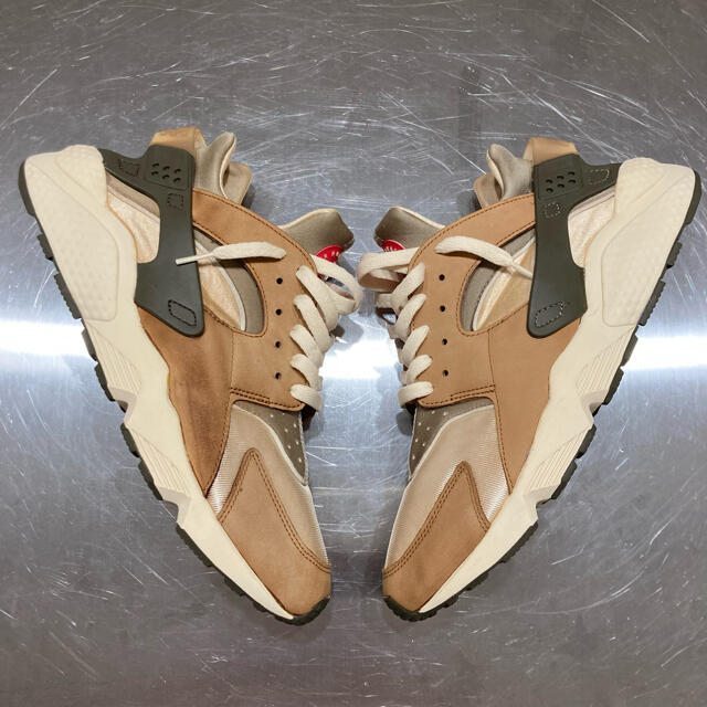 NIKE(ナイキ)のSTUSSY NIKE AIR HUARACHE DESERT OAK 30cm メンズの靴/シューズ(スニーカー)の商品写真