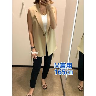 ZARA　(XS)　スリット入りベスト　スリットベスト　サイドスリット　ジレ