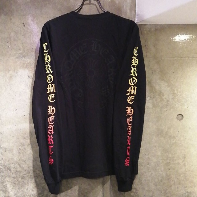 Chrome Hearts(クロムハーツ)の【新作　グラデーション両面ロゴ】クロムハーツホースシュー長袖　ブラックアイパッチ メンズのトップス(Tシャツ/カットソー(七分/長袖))の商品写真