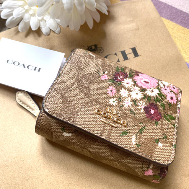 売れ筋ランキングも フラワー×花柄×ピンク COACHコーチ♡花柄折り財布