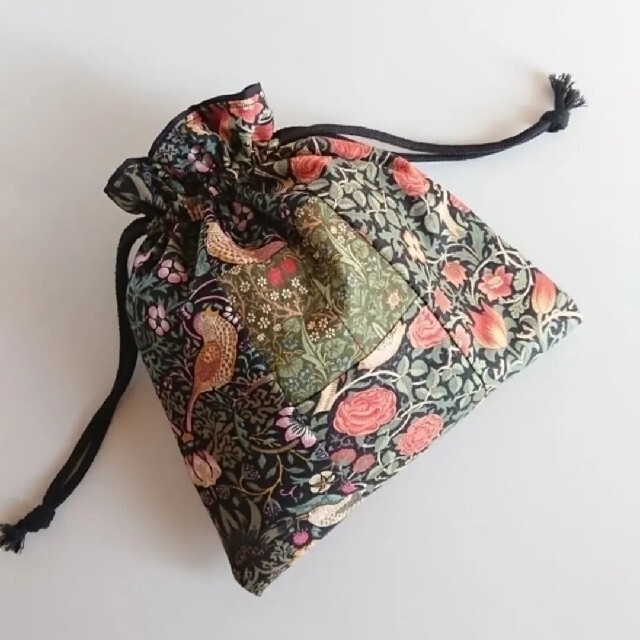 売り切り御免!】 M☆ウィリアムモリスの大人巾着 handmade パッチ 売り切り御免!】 M☆ウィリアムモリスの大人巾着 handmade パッチ
