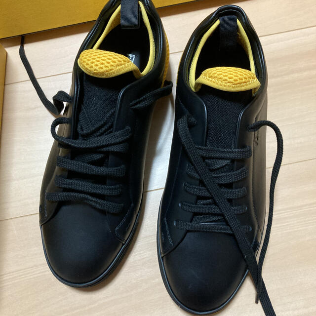 FENDI - FENDI スニーカー ブラックの通販 by 他サイトでも出品中 ... 美品 フェンディ FENDI フロー スニーカー 03-23092409
