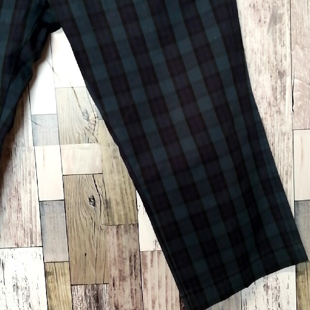 Levi's(リーバイス)の古着 リーバイス クロップドパンツ かわいいチェック柄 W32インチ メンズのパンツ(その他)の商品写真