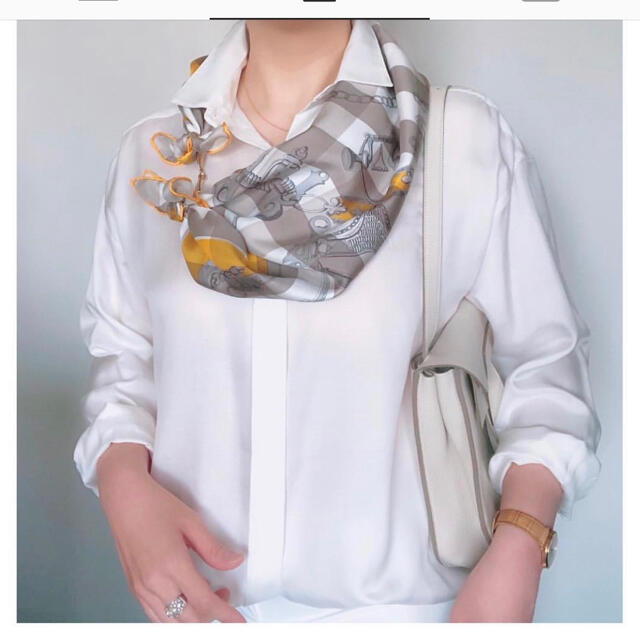 Hermes(エルメス)のエルメス カレ90 スカーフ イエローグレー系 モールエグルメットヴィシー レディースのファッション小物(バンダナ/スカーフ)の商品写真