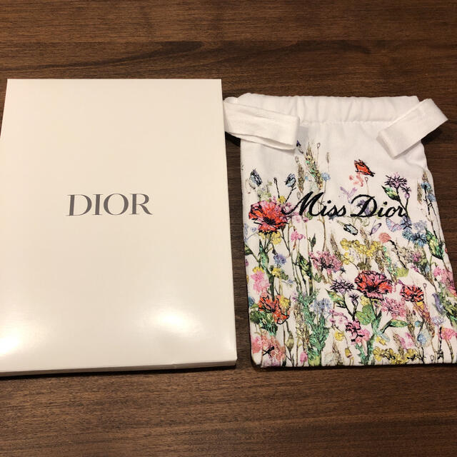 Dior(ディオール)のDIOR ノベルティ 花柄巾着 レディースのファッション小物(ポーチ)の商品写真