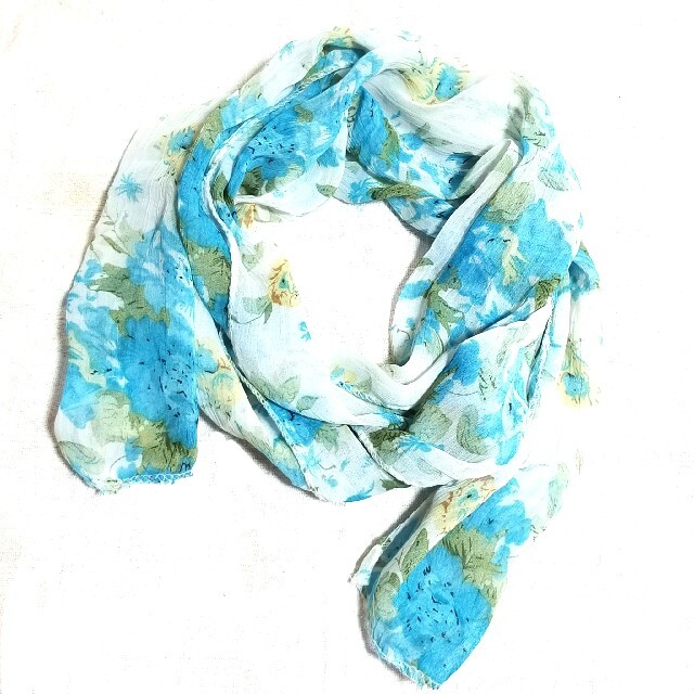 🌼涼しげ💙水色の花柄スカーフ🌼 ハンドメイドのファッション小物(スカーフ)の商品写真