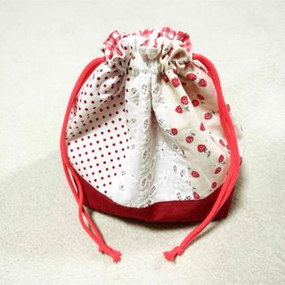 お弁当袋 コップ袋 ハンドメイド 女の子 巾着 いちご ストロベリー(外出用品)