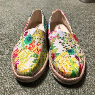 トムズ(TOMS)のTOMS フラットシューズ 24センチ(スリッポン/モカシン)