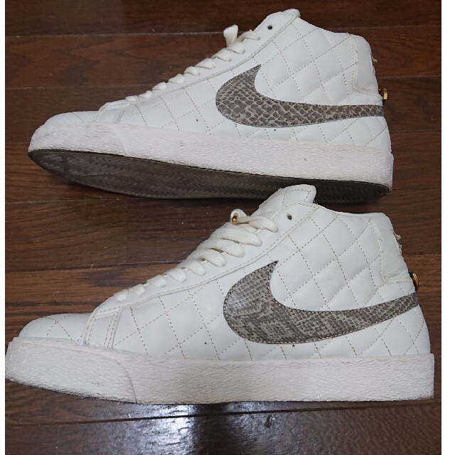 NIKE(ナイキ)の【10.5】nike supreme blazer sb white 白 メンズの靴/シューズ(スニーカー)の商品写真