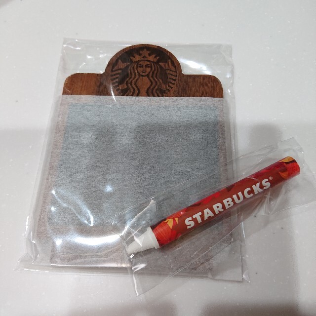Starbucks Coffee(スターバックスコーヒー)のStarbucks ミニウッドボード＆クレヨン インテリア/住まい/日用品のインテリア小物(ウェルカムボード)の商品写真