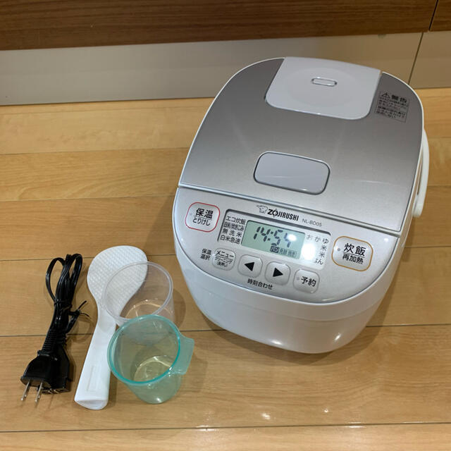 象印 ZOJIRUSHI 炊飯器   NL-BD05 スマホ/家電/カメラの調理家電(炊飯器)の商品写真