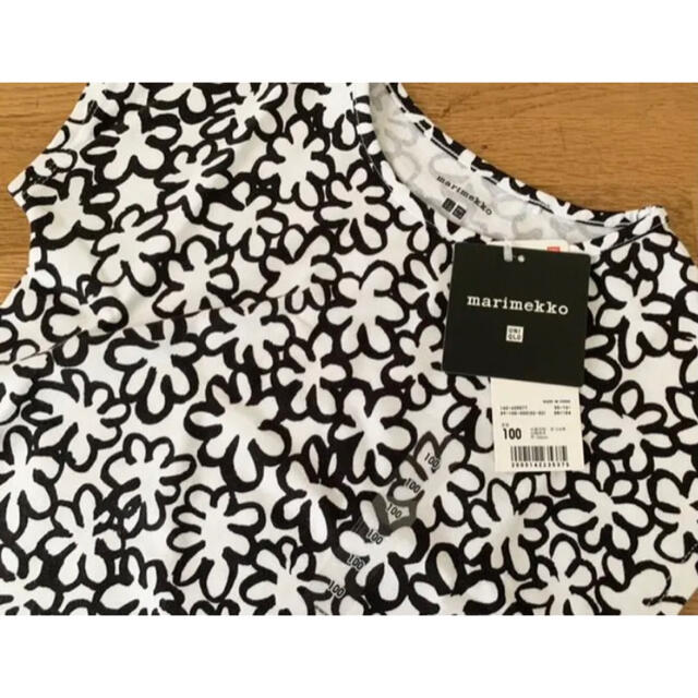 marimekko(マリメッコ)の日本未発売★UNQLO×marimekko キッズ　半袖  Tシャツ　花柄　白黒 キッズ/ベビー/マタニティのキッズ服女の子用(90cm~)(Tシャツ/カットソー)の商品写真