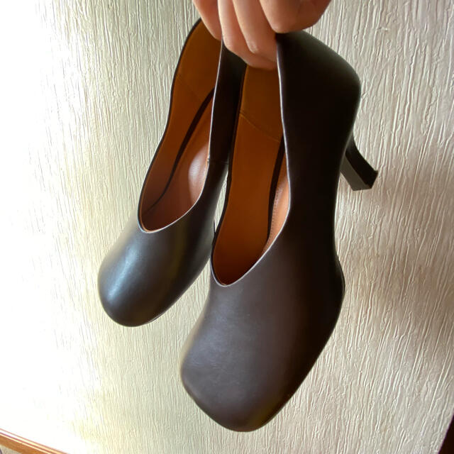 Mila Owen(ミラオーウェン)のミラオーウェン　スクエアトゥパンプス レディースの靴/シューズ(ハイヒール/パンプス)の商品写真