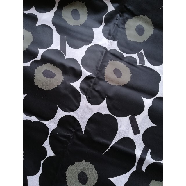 marimekko(マリメッコ)のmarimekko 撥水 ピエニウニッコ　ブラック 　花柄　ウニッコ　PVC ハンドメイドの素材/材料(生地/糸)の商品写真