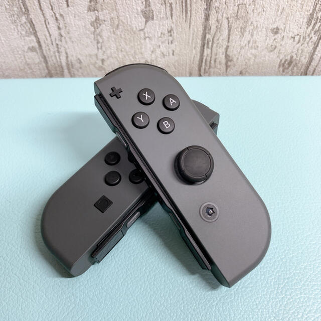 Nintendo Switch(ニンテンドースイッチ)のストラップ　箱あり廃盤グレー Switch 左右 ジョイコンJoy-Con エンタメ/ホビーのゲームソフト/ゲーム機本体(その他)の商品写真