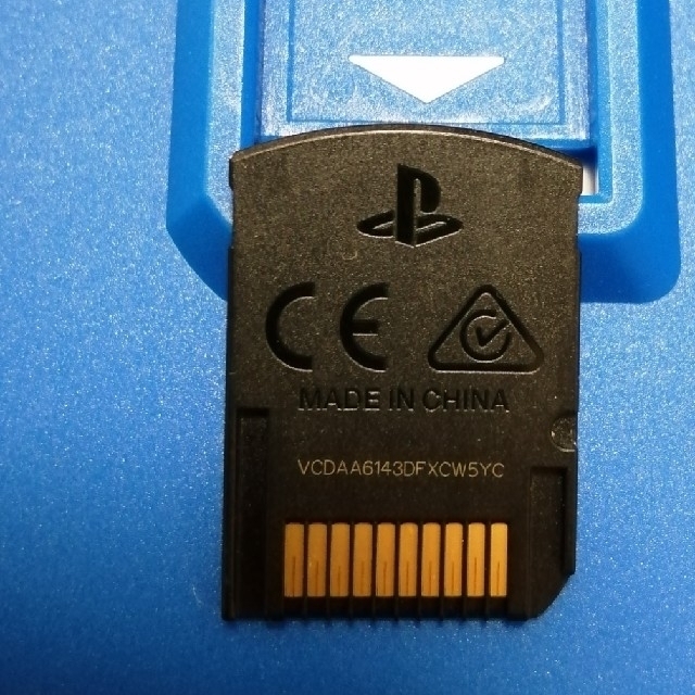 PlayStation Vita(プレイステーションヴィータ)のPlayStation Vita PCH-2000 WiFi ブラック エンタメ/ホビーのゲームソフト/ゲーム機本体(携帯用ゲーム機本体)の商品写真